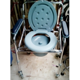 commod wheel chair sell on 4500rs in delhi ncr